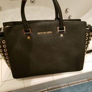 Like new MK shoulder or handbag.